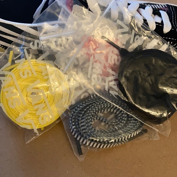 Vans - Picture 8 of 15